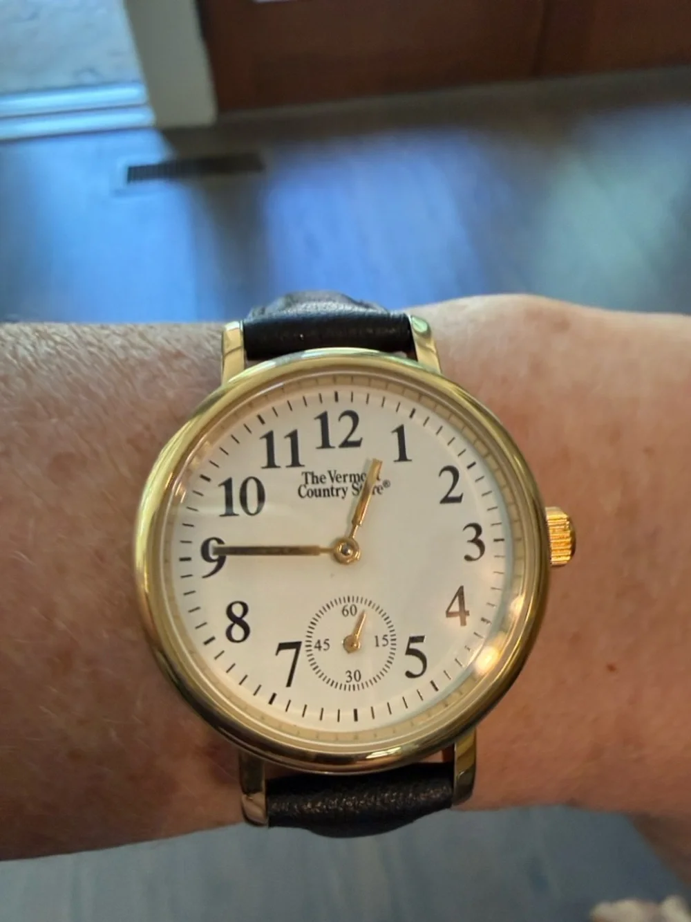 Women’s Gold-Tone Watch with Black Leather Strap, Wind Up Analog, 17 Jewels